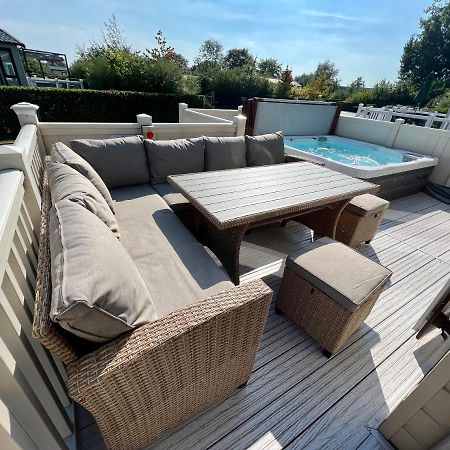 Cottontail Lodge - Hot Tub - Pet Friendly South Cerney Luaran gambar