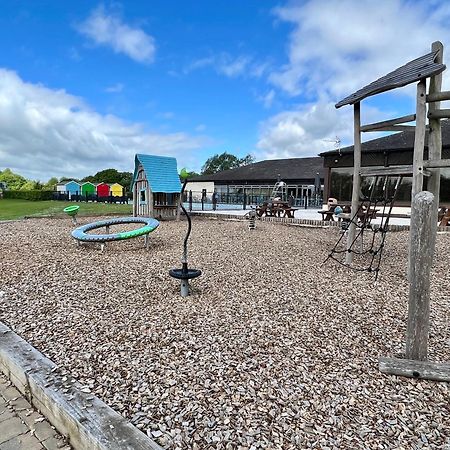Cottontail Lodge - Hot Tub - Pet Friendly South Cerney Luaran gambar