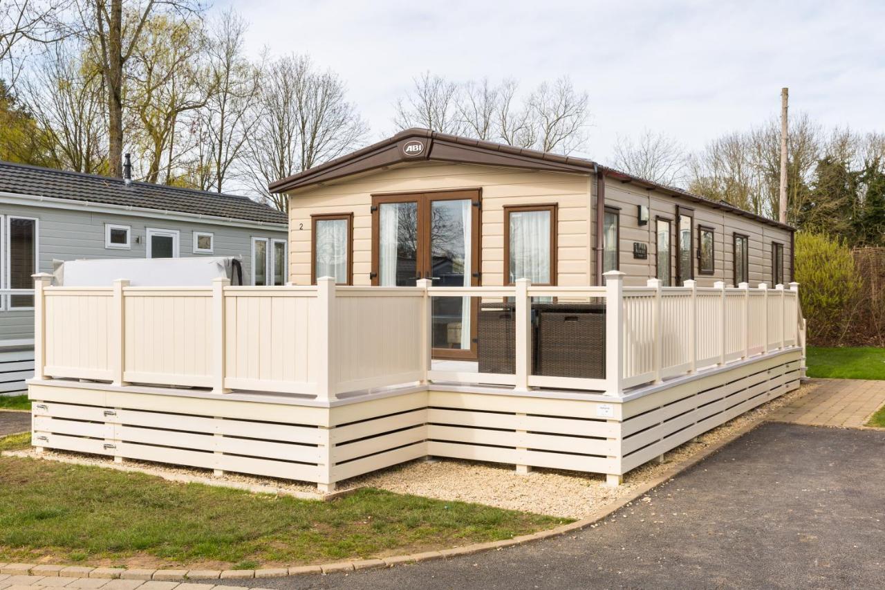 Cottontail Lodge - Hot Tub - Pet Friendly South Cerney Luaran gambar