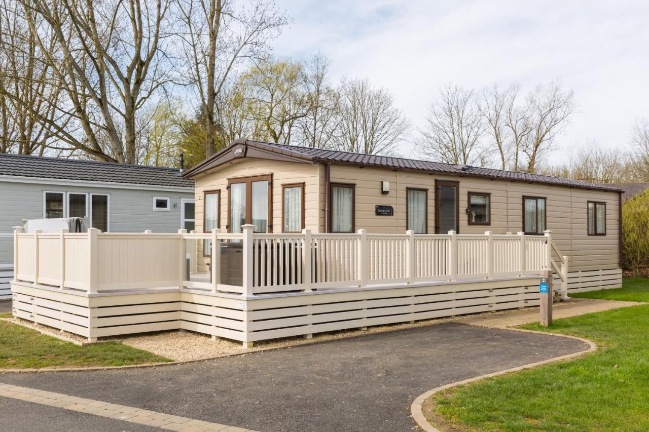 Cottontail Lodge - Hot Tub - Pet Friendly South Cerney Luaran gambar