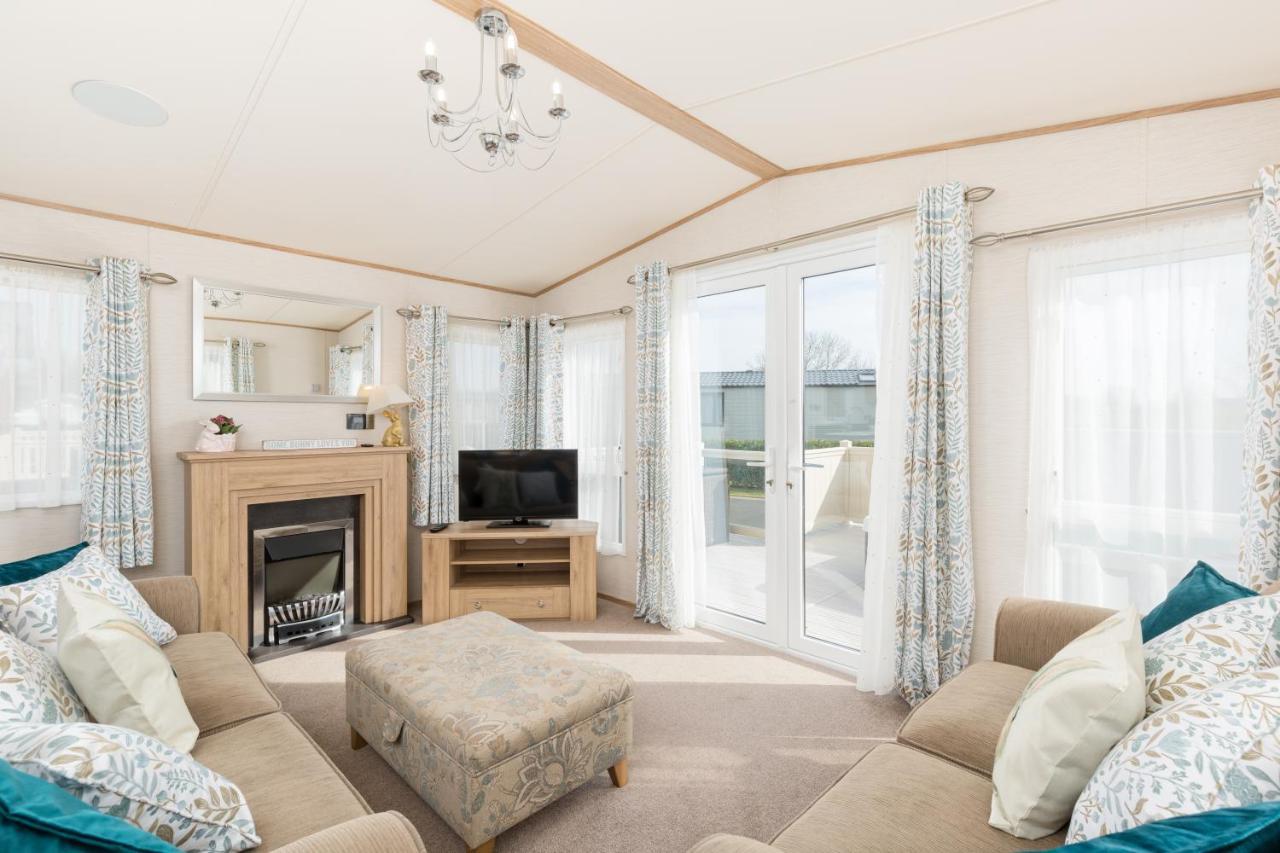 Cottontail Lodge - Hot Tub - Pet Friendly South Cerney Luaran gambar