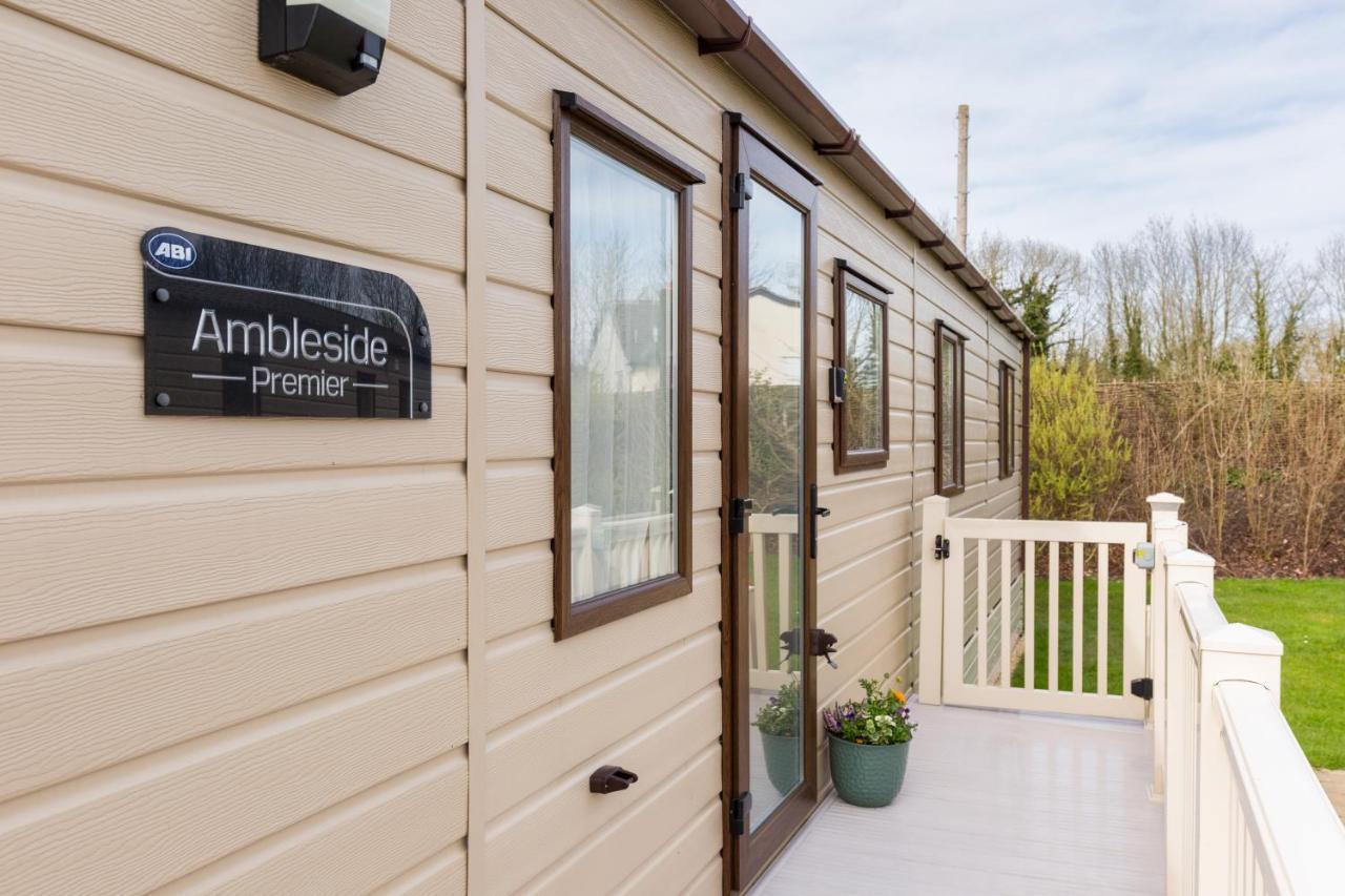 Cottontail Lodge - Hot Tub - Pet Friendly South Cerney Luaran gambar