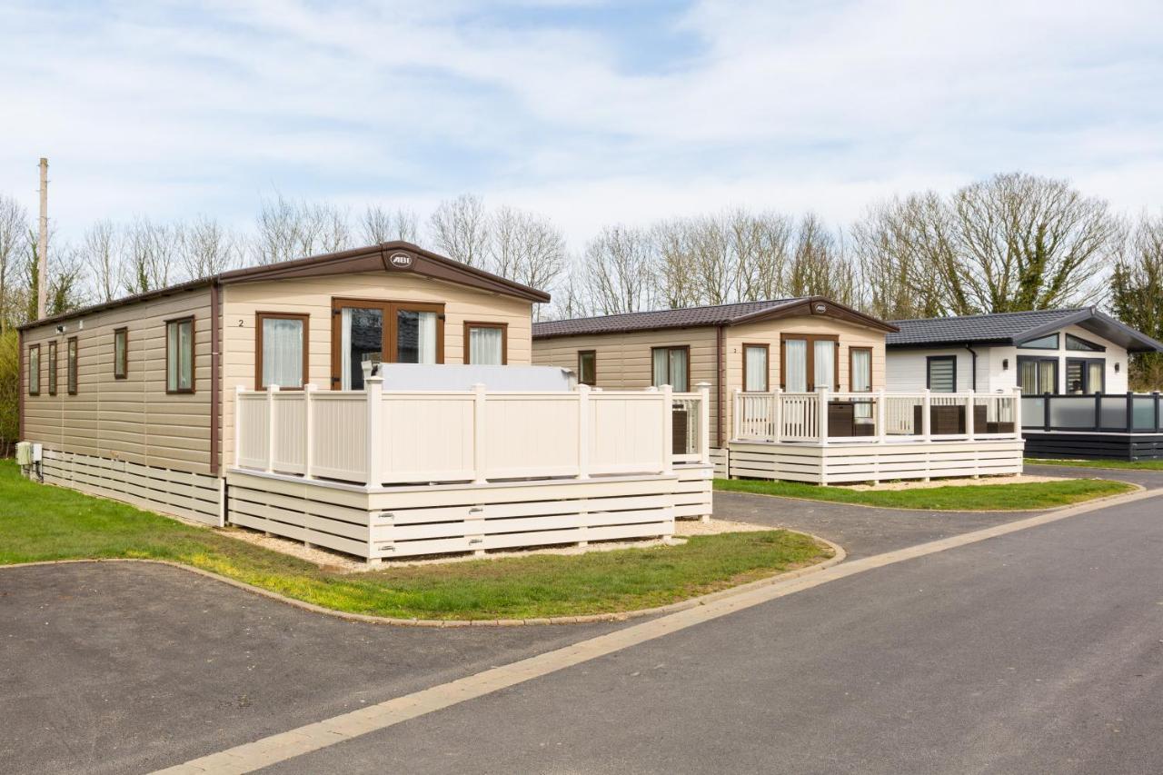 Cottontail Lodge - Hot Tub - Pet Friendly South Cerney Luaran gambar