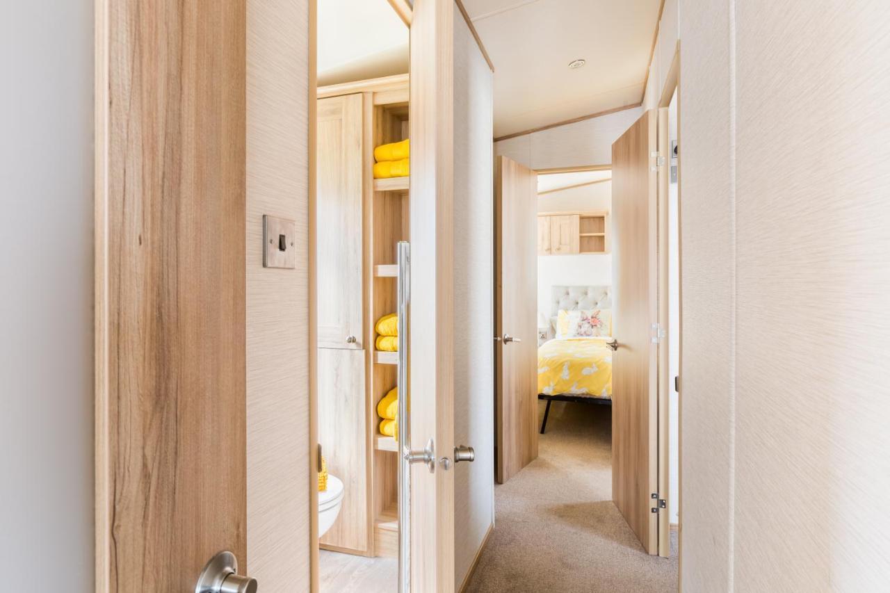 Cottontail Lodge - Hot Tub - Pet Friendly South Cerney Luaran gambar