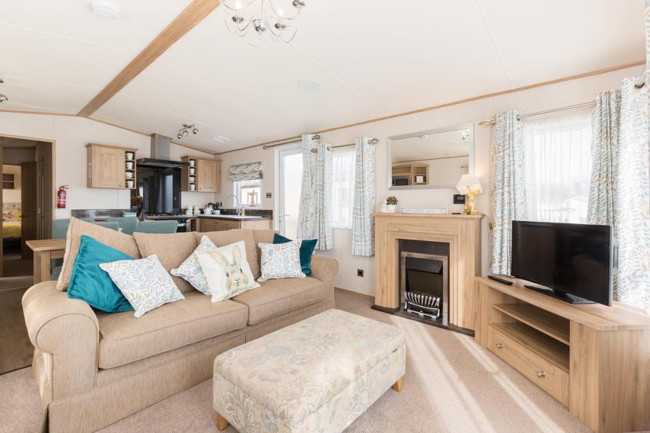 Cottontail Lodge - Hot Tub - Pet Friendly South Cerney Luaran gambar
