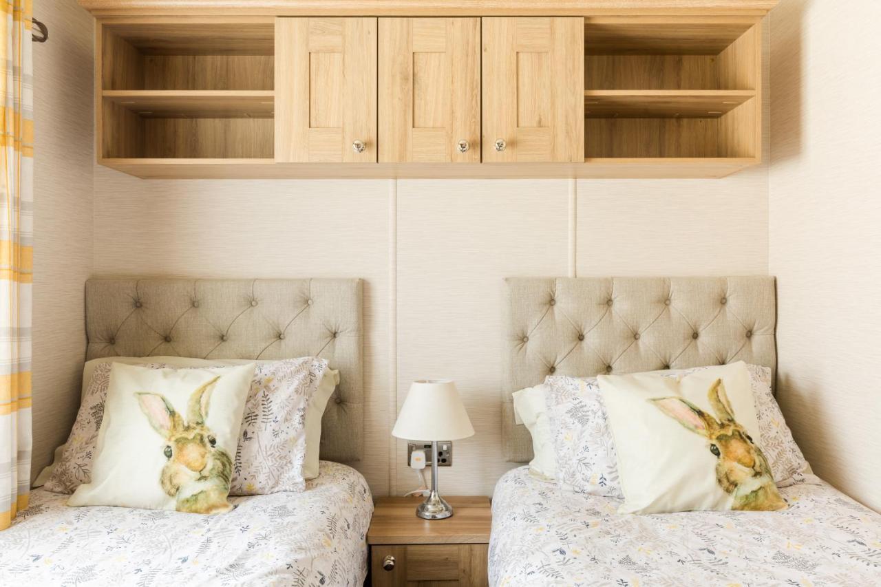 Cottontail Lodge - Hot Tub - Pet Friendly South Cerney Luaran gambar