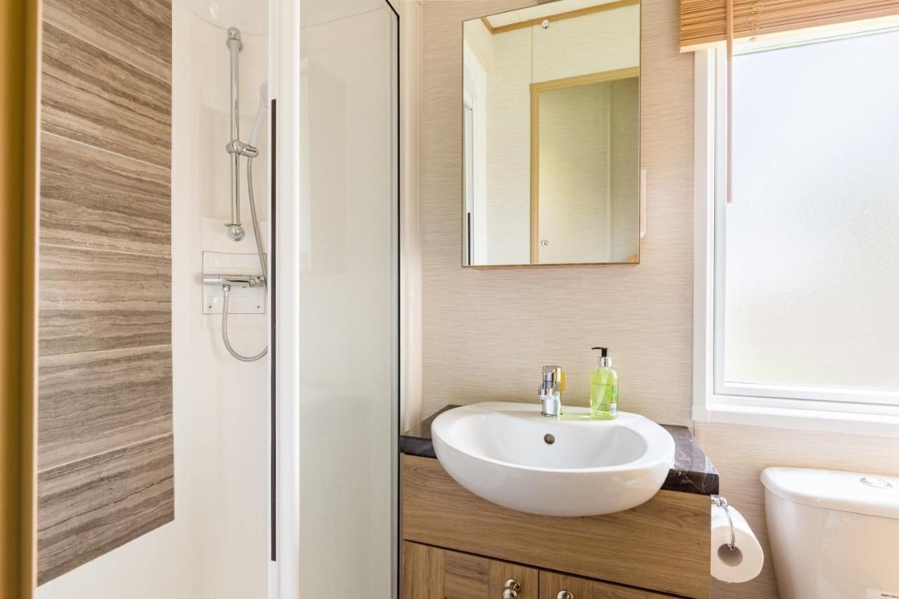 Cottontail Lodge - Hot Tub - Pet Friendly South Cerney Luaran gambar