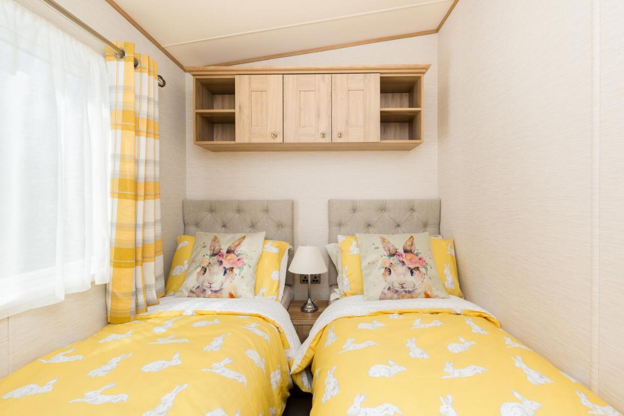 Cottontail Lodge - Hot Tub - Pet Friendly South Cerney Luaran gambar