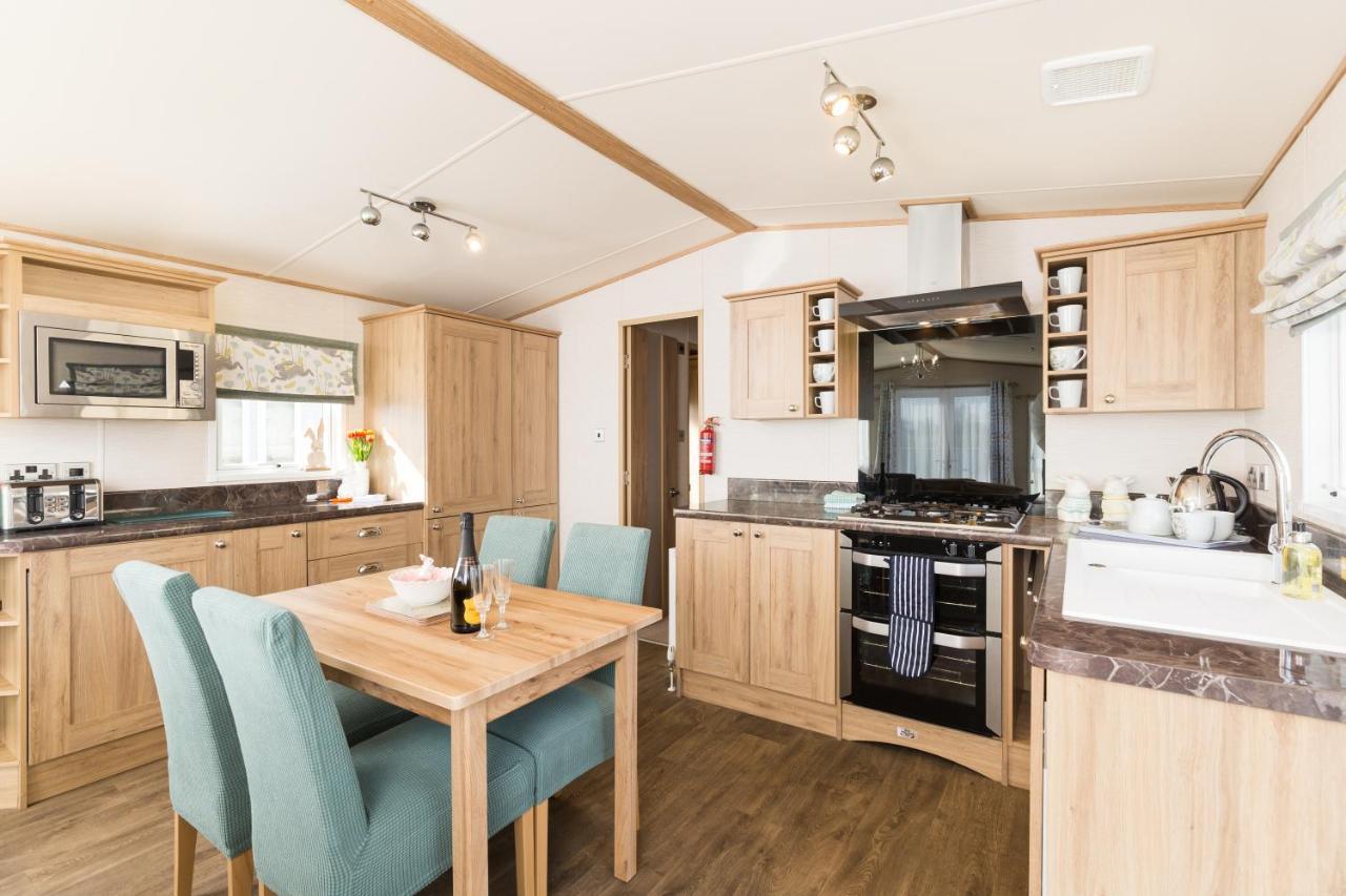 Cottontail Lodge - Hot Tub - Pet Friendly South Cerney Luaran gambar