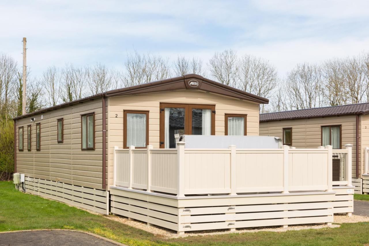 Cottontail Lodge - Hot Tub - Pet Friendly South Cerney Luaran gambar