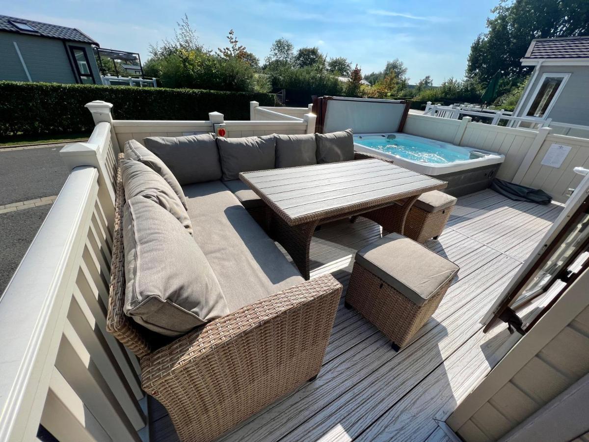 Cottontail Lodge - Hot Tub - Pet Friendly South Cerney Luaran gambar