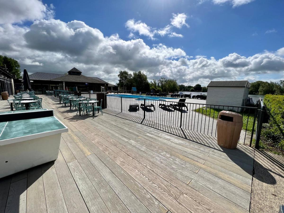 Cottontail Lodge - Hot Tub - Pet Friendly South Cerney Luaran gambar
