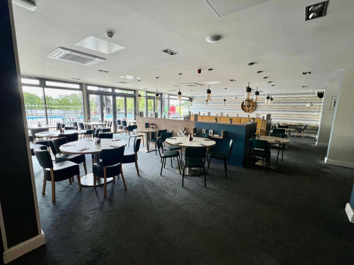 Cottontail Lodge - Hot Tub - Pet Friendly South Cerney Luaran gambar