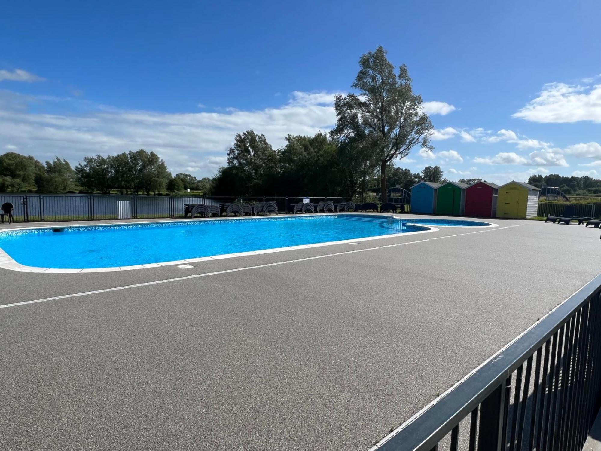 Cottontail Lodge - Hot Tub - Pet Friendly South Cerney Luaran gambar